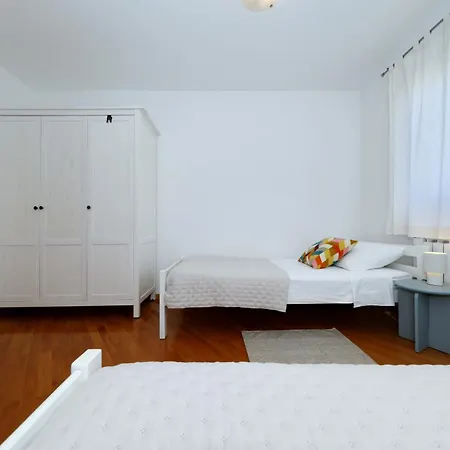 Apartmán Bluebell With Private Parking *