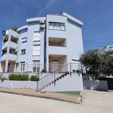 Bluebell With Private Parking Apartment *