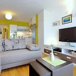 Apartment Bluebell With Private Parking