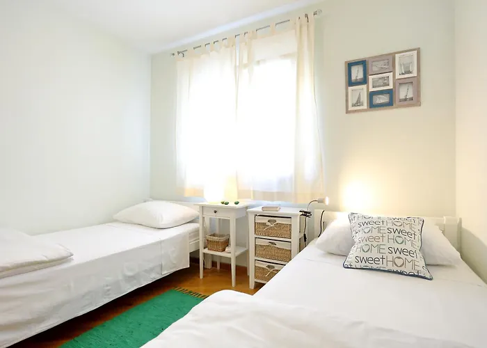 Bluebell With Private Parking Apartment *